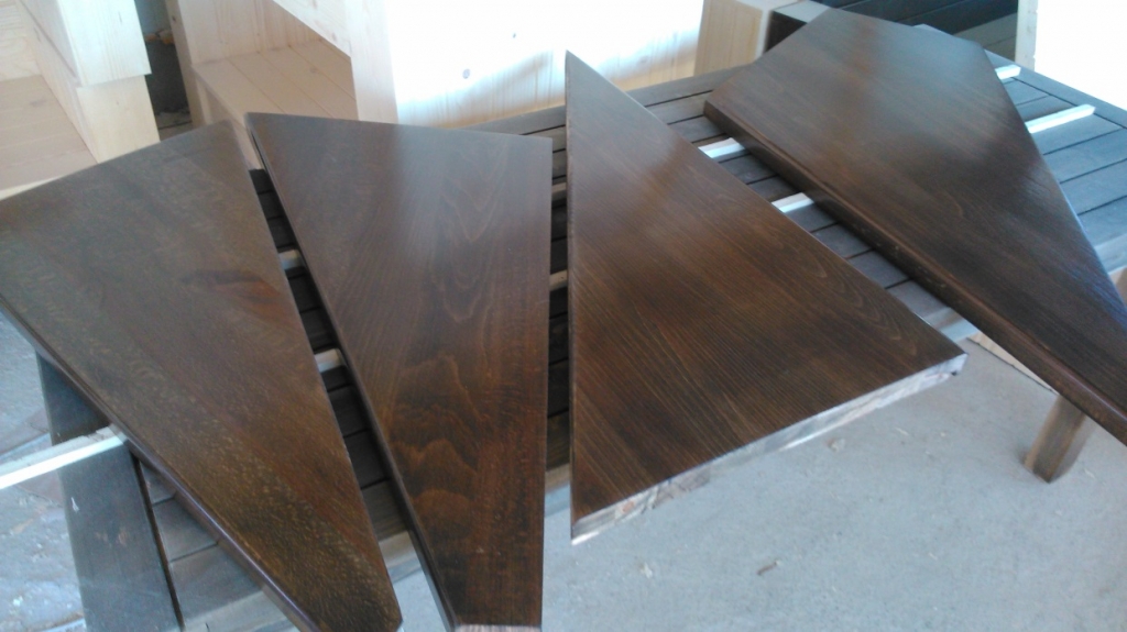 Триъгълни букови стъпала по шаблони